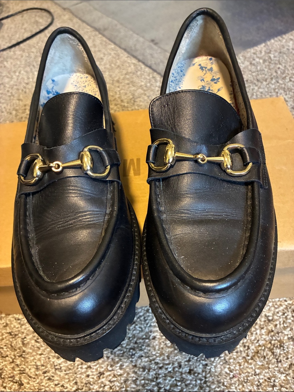 Gucci Black Leather Loafers with Gold Horsebit Detail 8.5